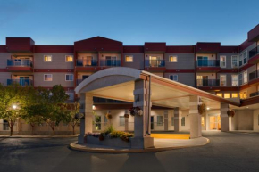 Отель Stanton Suites Hotel Yellowknife  Йеллоунайф